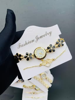 Wristwatch and bracelet